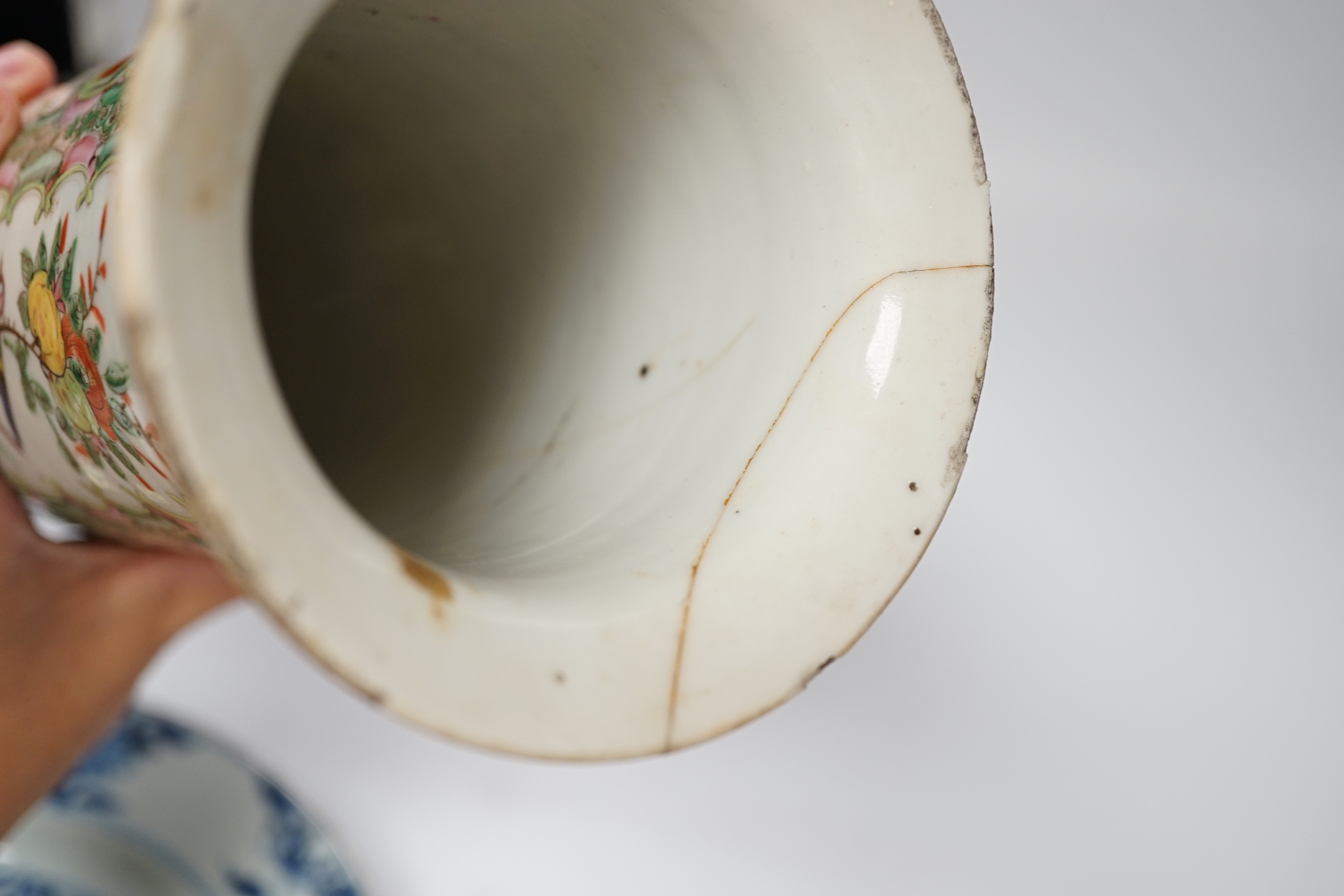 A pair of 19th century Chinese famille rose sleeve vases and a pair of 18th century Chinese blue and white plates, vases 26.5cm